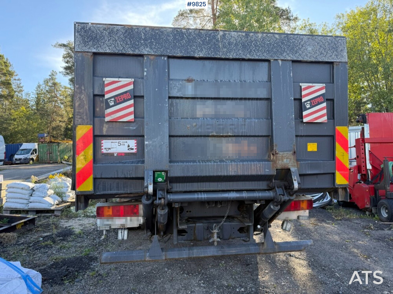 Dropside/ Flatbed truck, Crane truck Crane truck Scania P94 230 with tail lift: picture 9