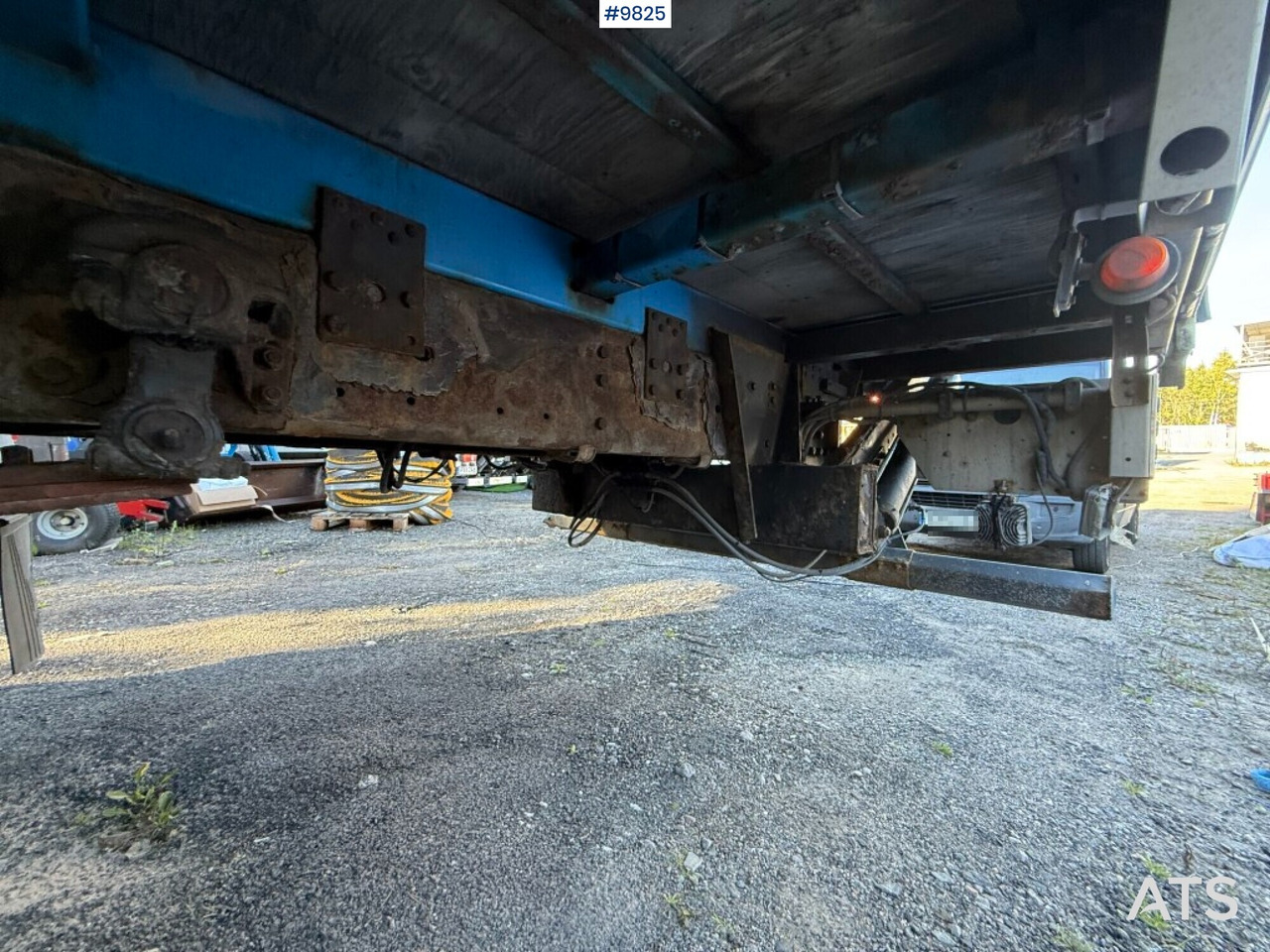 Dropside/ Flatbed truck, Crane truck Crane truck Scania P94 230 with tail lift: picture 19