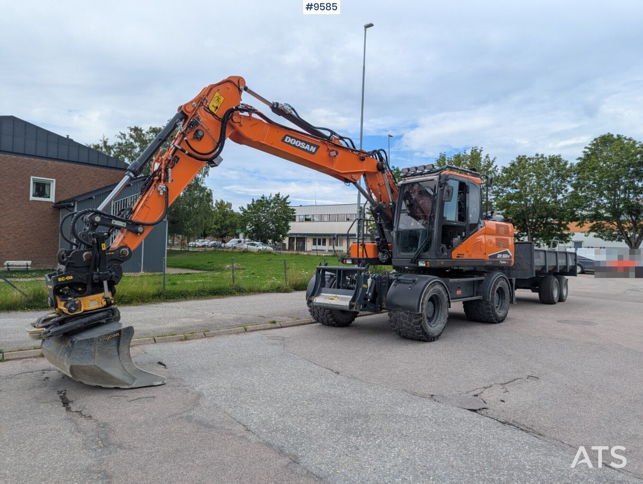 Excavator Doosan DX160W-7 with tipper (SEE VIDEO) - Wheel excavator: picture 1 Excavator Doosan DX160W-7 with tipper (SEE VIDEO) - Wheel excavator: picture 1