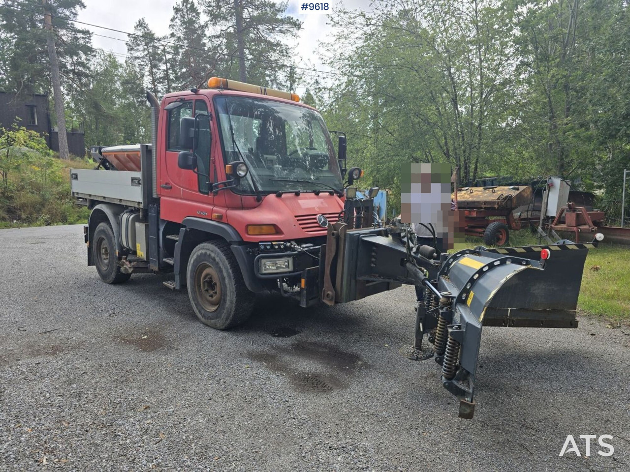 MB Unimog with equipment - Snow removal vehicle: picture 2 MB Unimog with equipment - Snow removal vehicle: picture 2