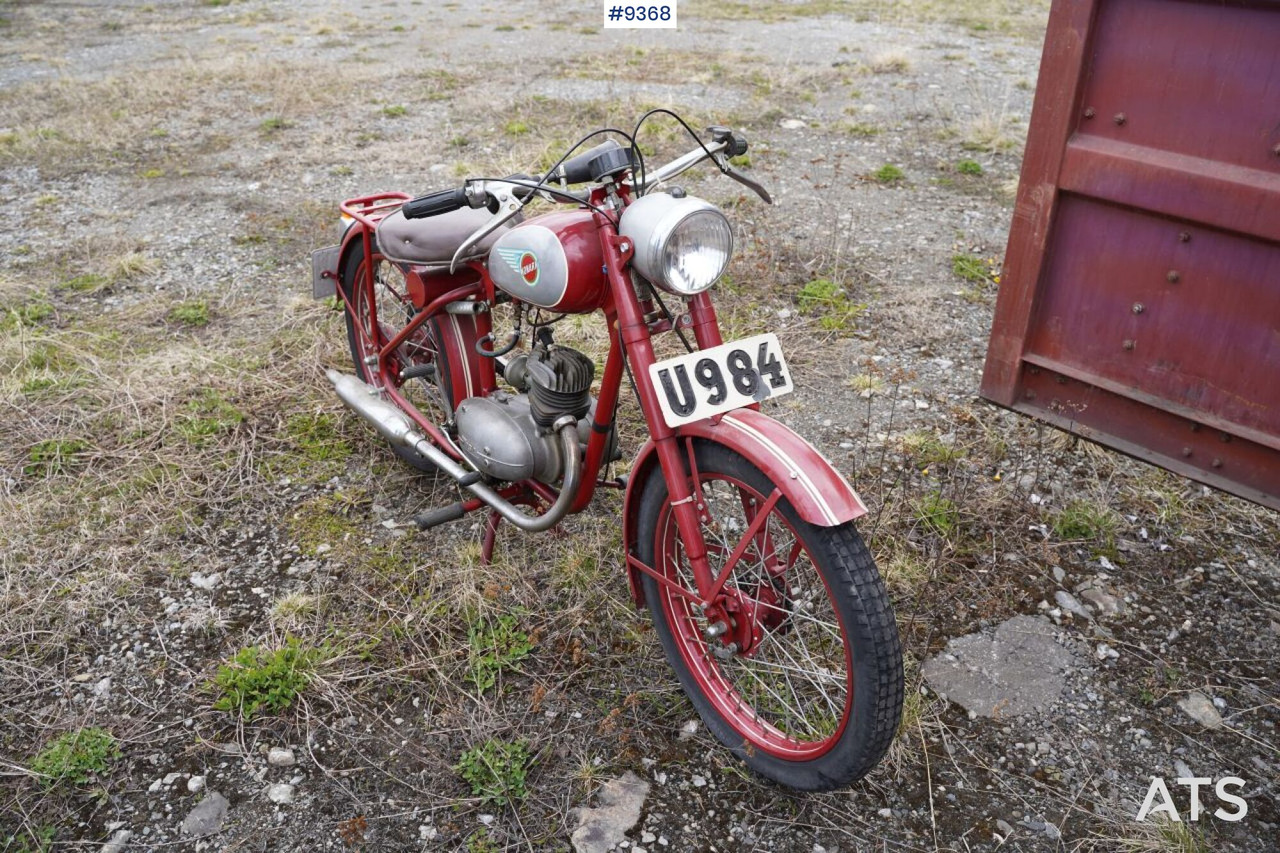 Monark Motorcycle 1952 - Motorcycle: picture 1 Monark Motorcycle 1952 - Motorcycle: picture 1