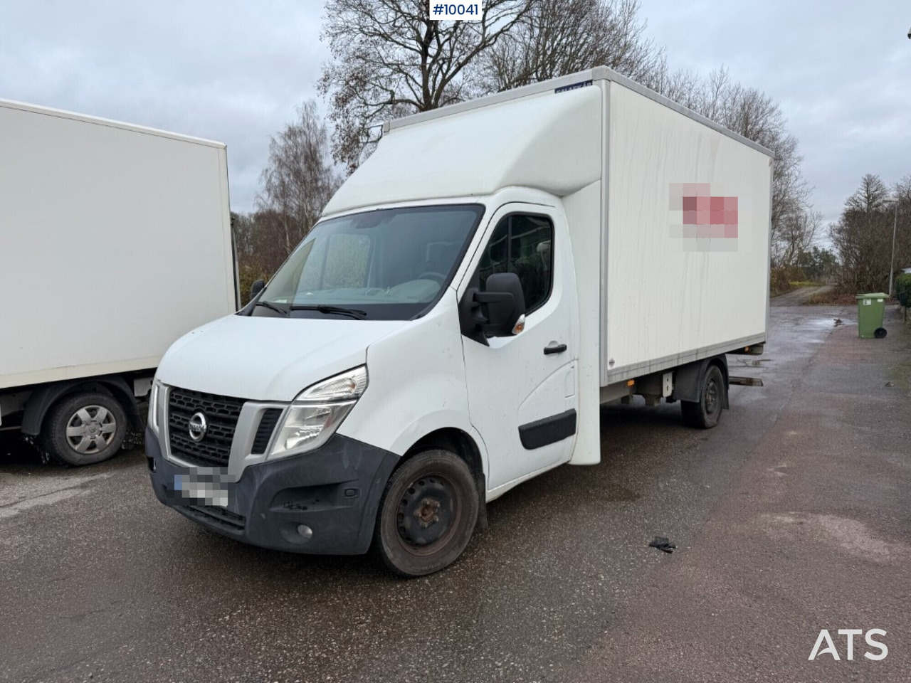 Nissan NV 400 with tail lift - Box van: picture 1 Nissan NV 400 with tail lift - Box van: picture 1