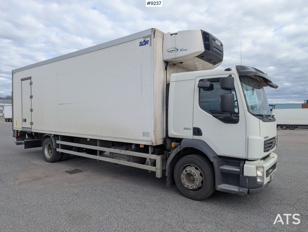 Refrigerated Box truck Volvo FL 260 4X2 with tail lift (SEE VIDEO) - Refrigerator truck: picture 2 Refrigerated Box truck Volvo FL 260 4X2 with tail lift (SEE VIDEO) - Refrigerator truck: picture 2