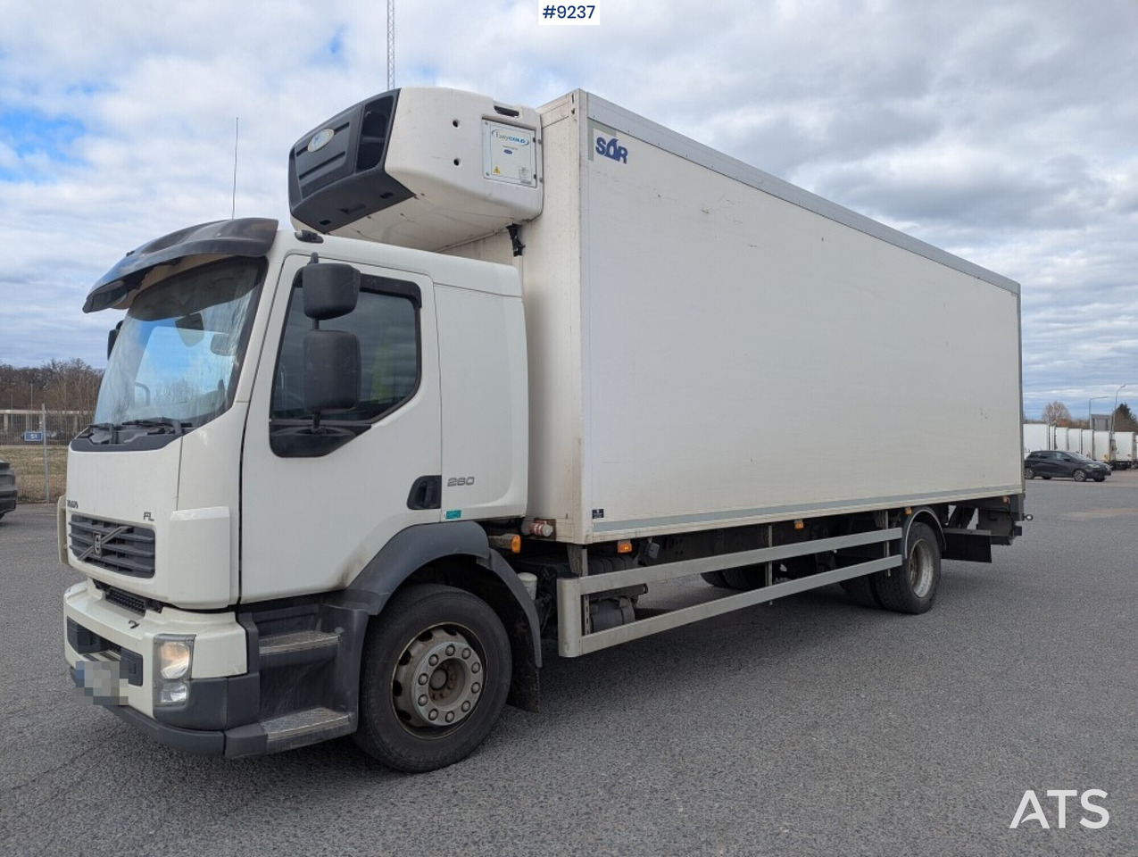 Refrigerated Box truck Volvo FL 260 4X2 with tail lift (SEE VIDEO) - Refrigerator truck: picture 1 Refrigerated Box truck Volvo FL 260 4X2 with tail lift (SEE VIDEO) - Refrigerator truck: picture 1
