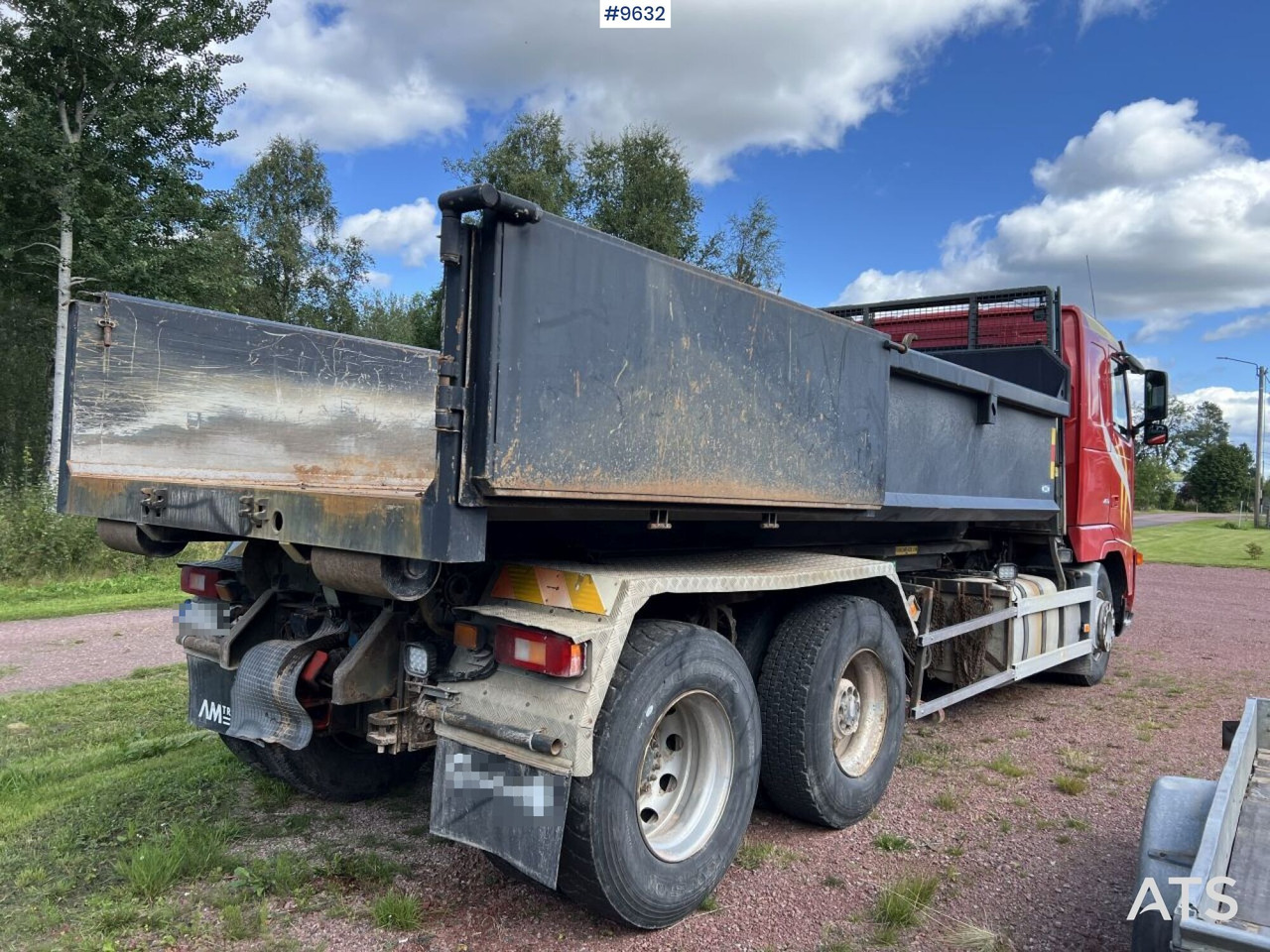 Volvo FH12 6X2 Hooklift Truck with flatbed and plow attachment - Hook lift truck: picture 4 Volvo FH12 6X2 Hooklift Truck with flatbed and plow attachment - Hook lift truck: picture 4