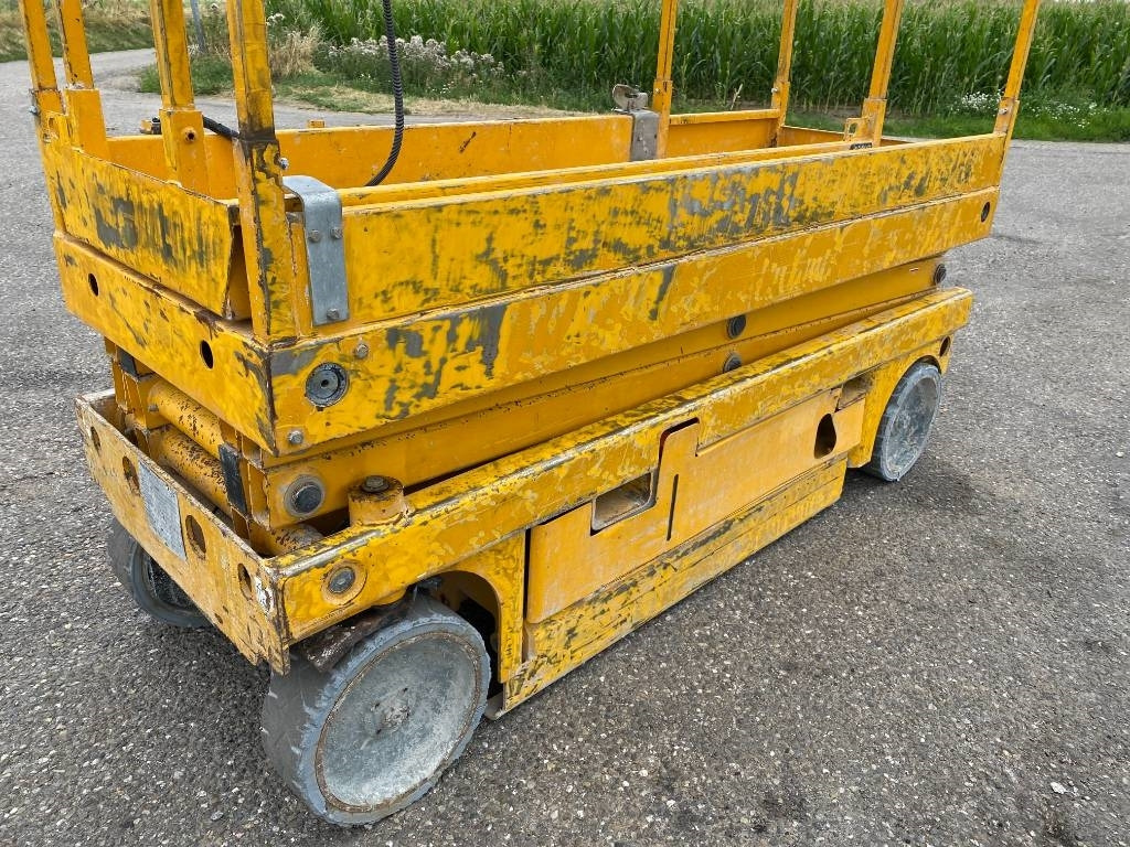 Scissor lift Haulotte Compact 8: picture 15