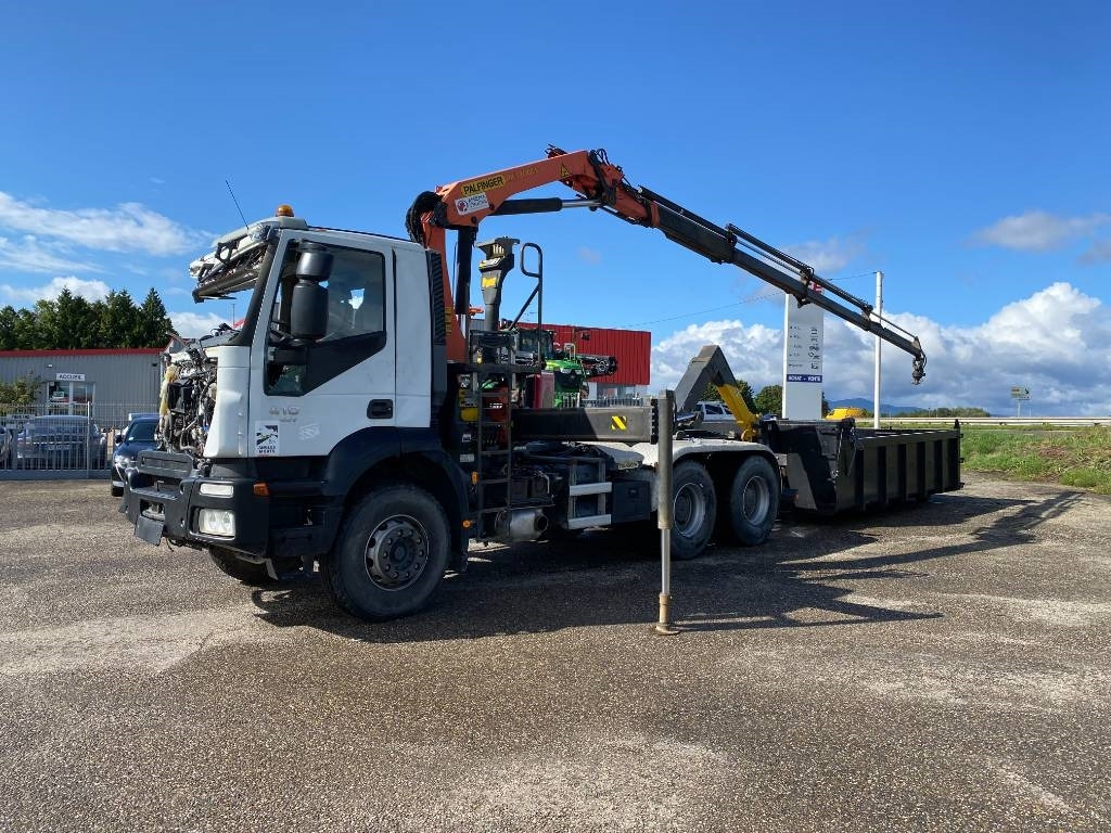 Iveco TRAKKER 410/EEV -PALFINGER PK13001-T18 endommagé  - Hook lift truck: picture 4 Iveco TRAKKER 410/EEV -PALFINGER PK13001-T18 endommagé  - Hook lift truck: picture 4
