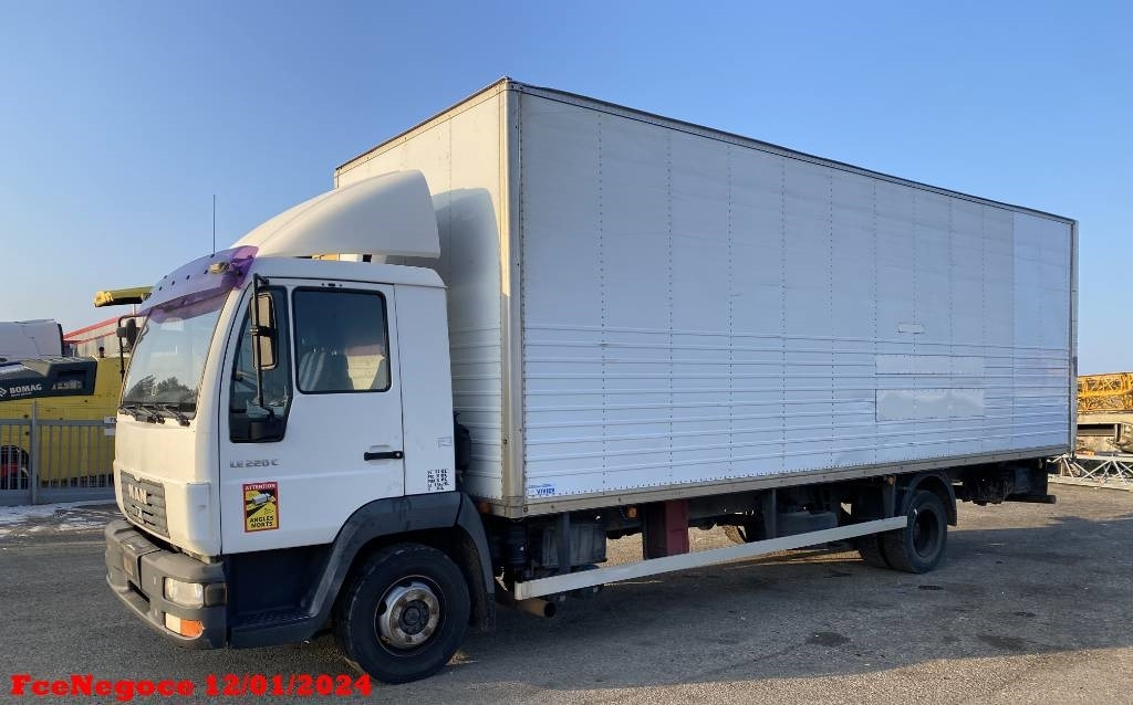 MAN LE 220C a Réparer - Box truck: picture 1 MAN LE 220C a Réparer - Box truck: picture 1
