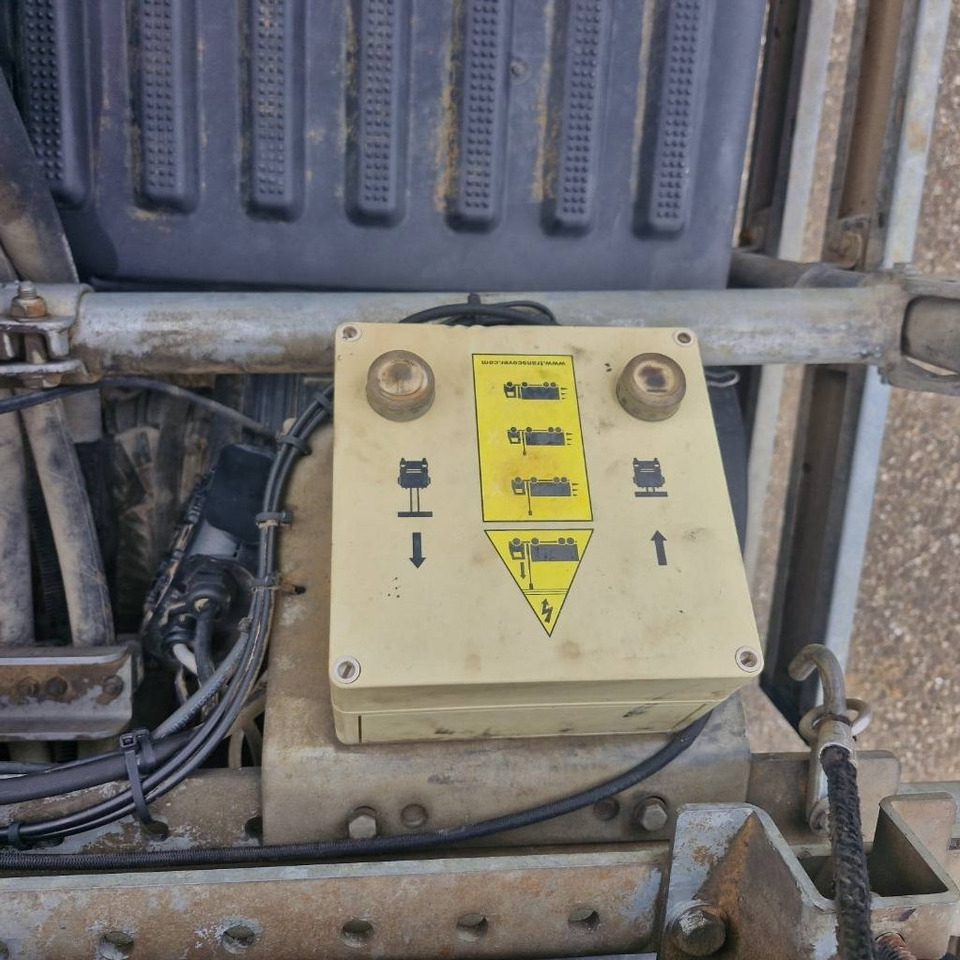 Hook lift truck Renault D Wide 380: picture 35