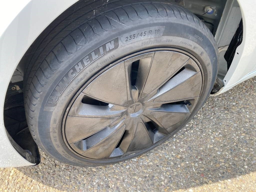 Car Tesla MODEL 3 5YJ3 Carte Grise Française endommagée: picture 21