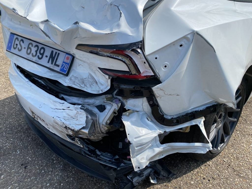 Car Tesla MODEL 3 5YJ3 Carte Grise Française endommagée: picture 38
