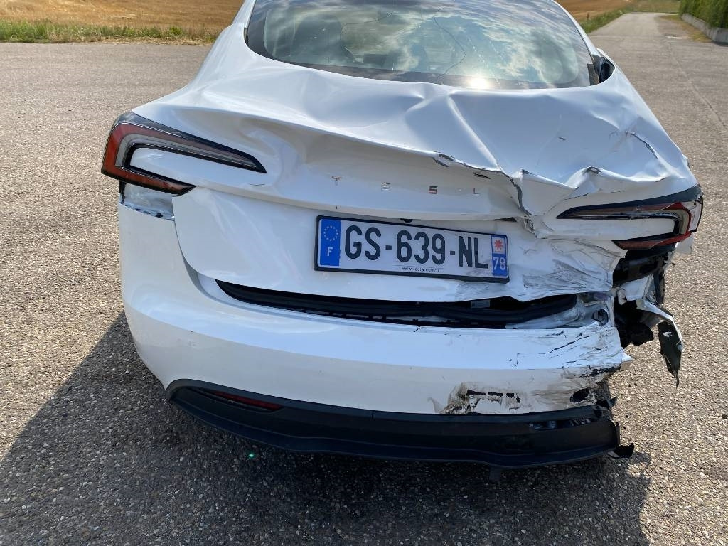 Car Tesla MODEL 3 5YJ3 Carte Grise Française endommagée: picture 36