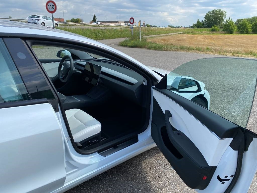 Car Tesla MODEL 3 5YJ3 Carte Grise Française endommagée: picture 45