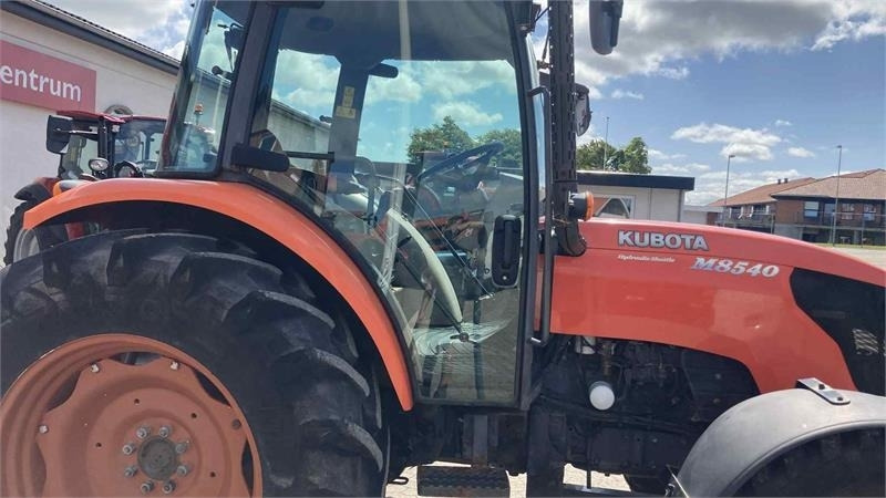 Kubota M8540N - Farm tractor: picture 3 Kubota M8540N - Farm tractor: picture 3