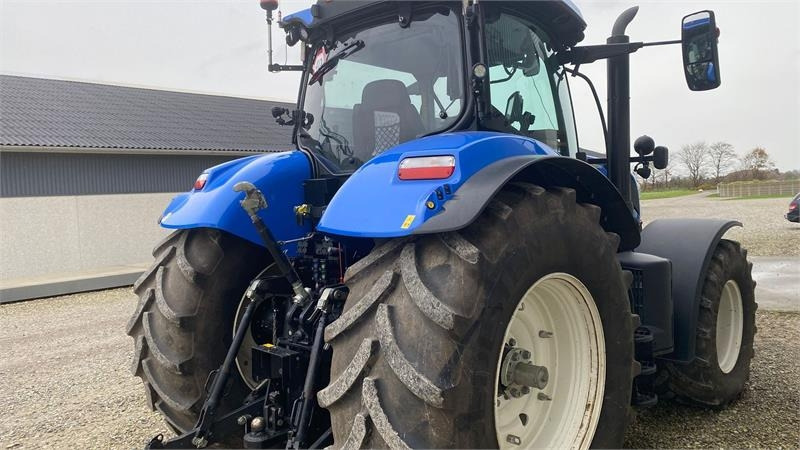 New Holland T7.270 AutoCommand T7.270 - Farm tractor: picture 3 New Holland T7.270 AutoCommand T7.270 - Farm tractor: picture 3
