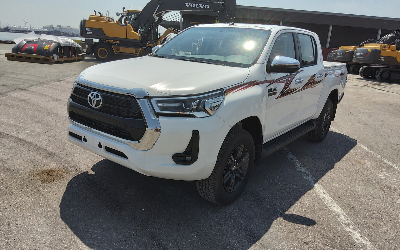 New Car Toyota Hilux / Revo Pick-up double cabin luxe 2.4L Turbo Diesel Automatic: picture 1