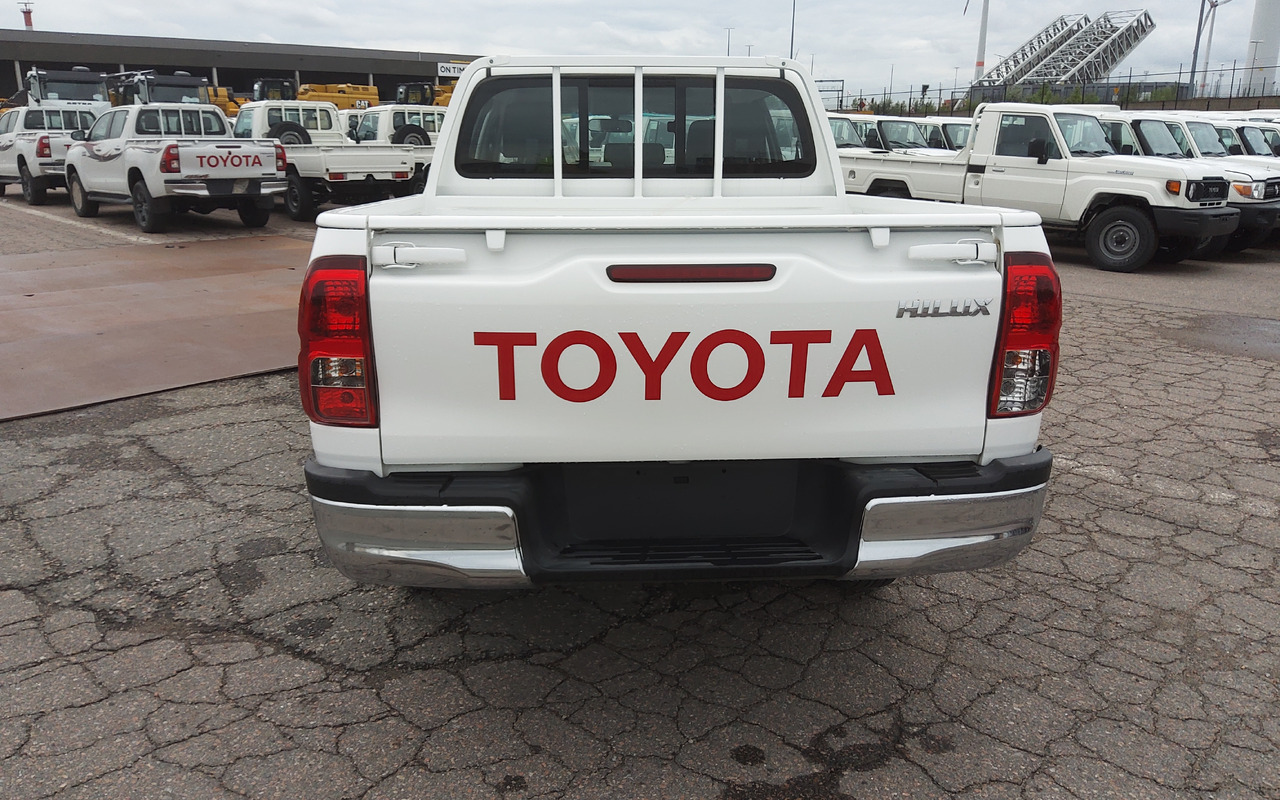 Toyota Hilux / Revo Pick-up double cabin pack security 2.4L Turbo Diesel Manual - Pickup truck: picture 5 Toyota Hilux / Revo Pick-up double cabin pack security 2.4L Turbo Diesel Manual - Pickup truck: picture 5