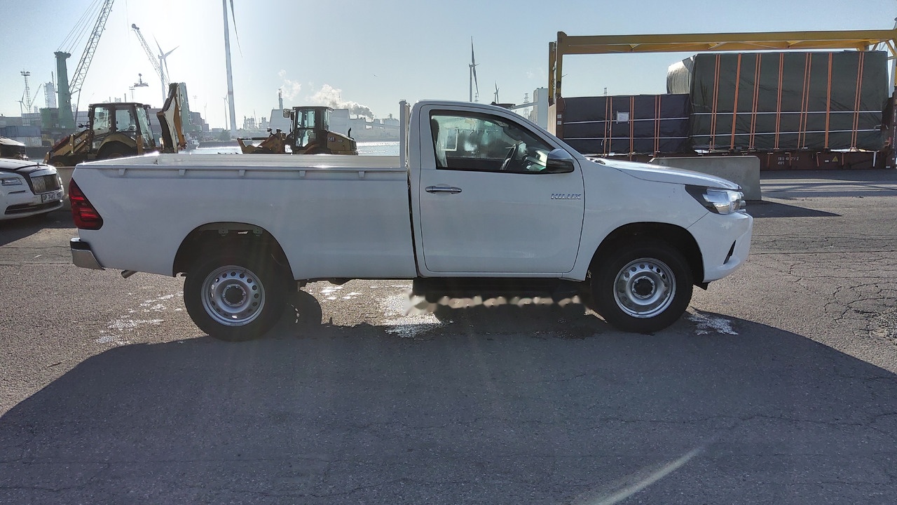Toyota Hilux / Revo Pick-up single Cab pack security 2.4L Turbo Diesel Manual - Pickup truck: picture 2 Toyota Hilux / Revo Pick-up single Cab pack security 2.4L Turbo Diesel Manual - Pickup truck: picture 2