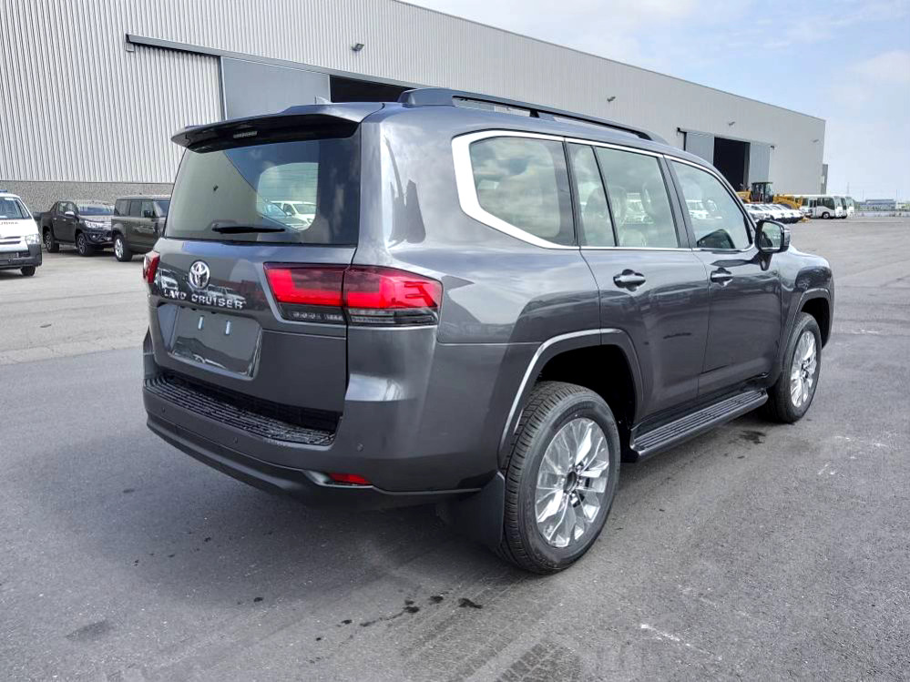 Toyota Land Cruiser 300 V6 VXR ZX 7 SEATERS / PLACES 3.5L Petrol Automatic AEOB - Car: picture 5 Toyota Land Cruiser 300 V6 VXR ZX 7 SEATERS / PLACES 3.5L Petrol Automatic AEOB - Car: picture 5