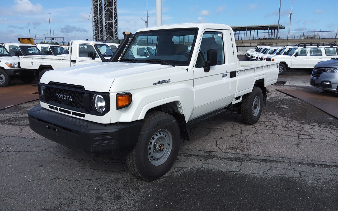 Toyota Land cruiser 79 hzj 79 single cab 4.2L Diesel Manual FACELIFT DIFF LOCK+FREEWHEEL HUB - Pickup truck: picture 1 Toyota Land cruiser 79 hzj 79 single cab 4.2L Diesel Manual FACELIFT DIFF LOCK+FREEWHEEL HUB - Pickup truck: picture 1