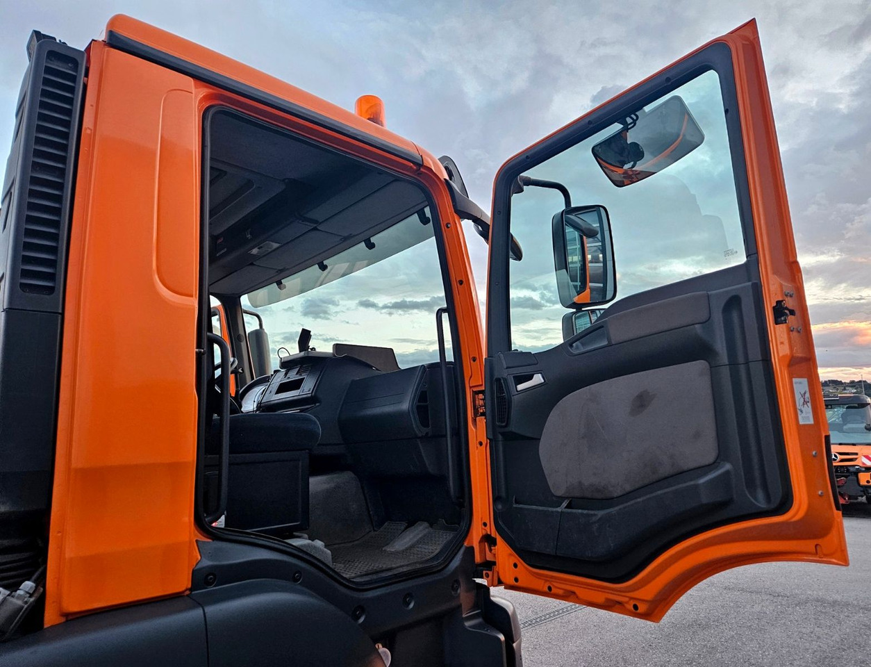 Tipper, Crane truck MAN TGM 18.280 4x4 HIAB 111-3 Funk Kran Winterdienst: picture 23