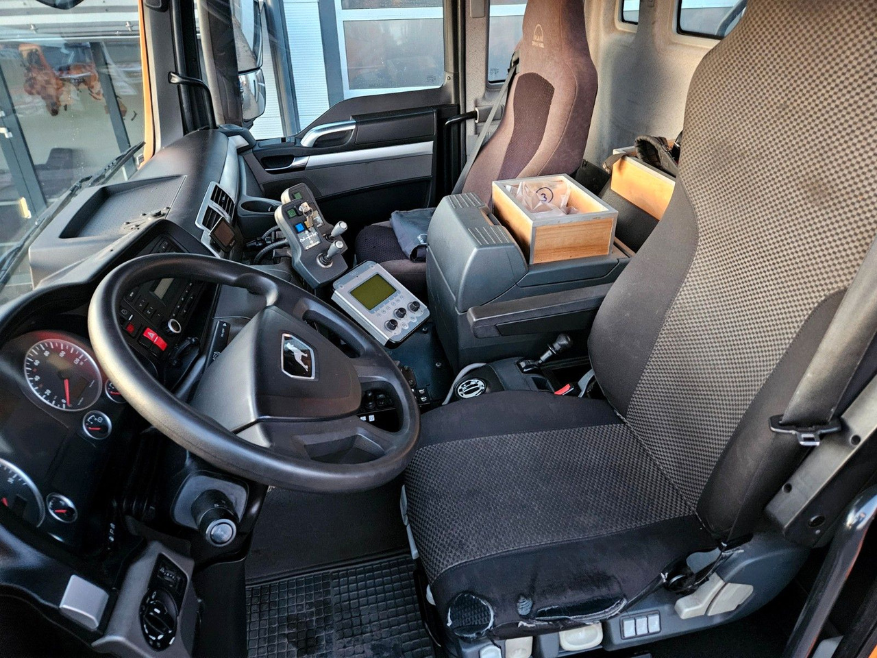 Tipper, Crane truck MAN TGS 28.400 6x4-4 BL Palfinger PK12002 Kran Euro5: picture 15