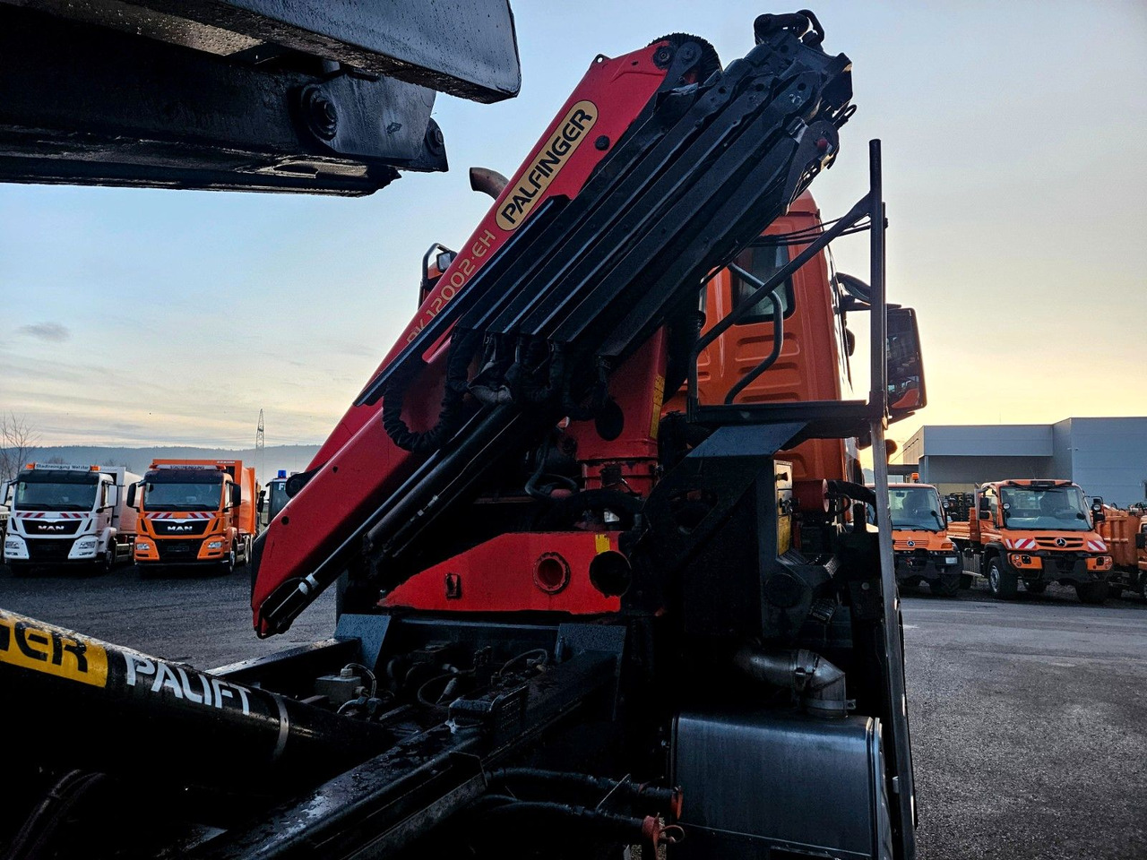 Tipper, Crane truck MAN TGS 28.400 6x4-4 BL Palfinger PK12002 Kran Euro5: picture 13