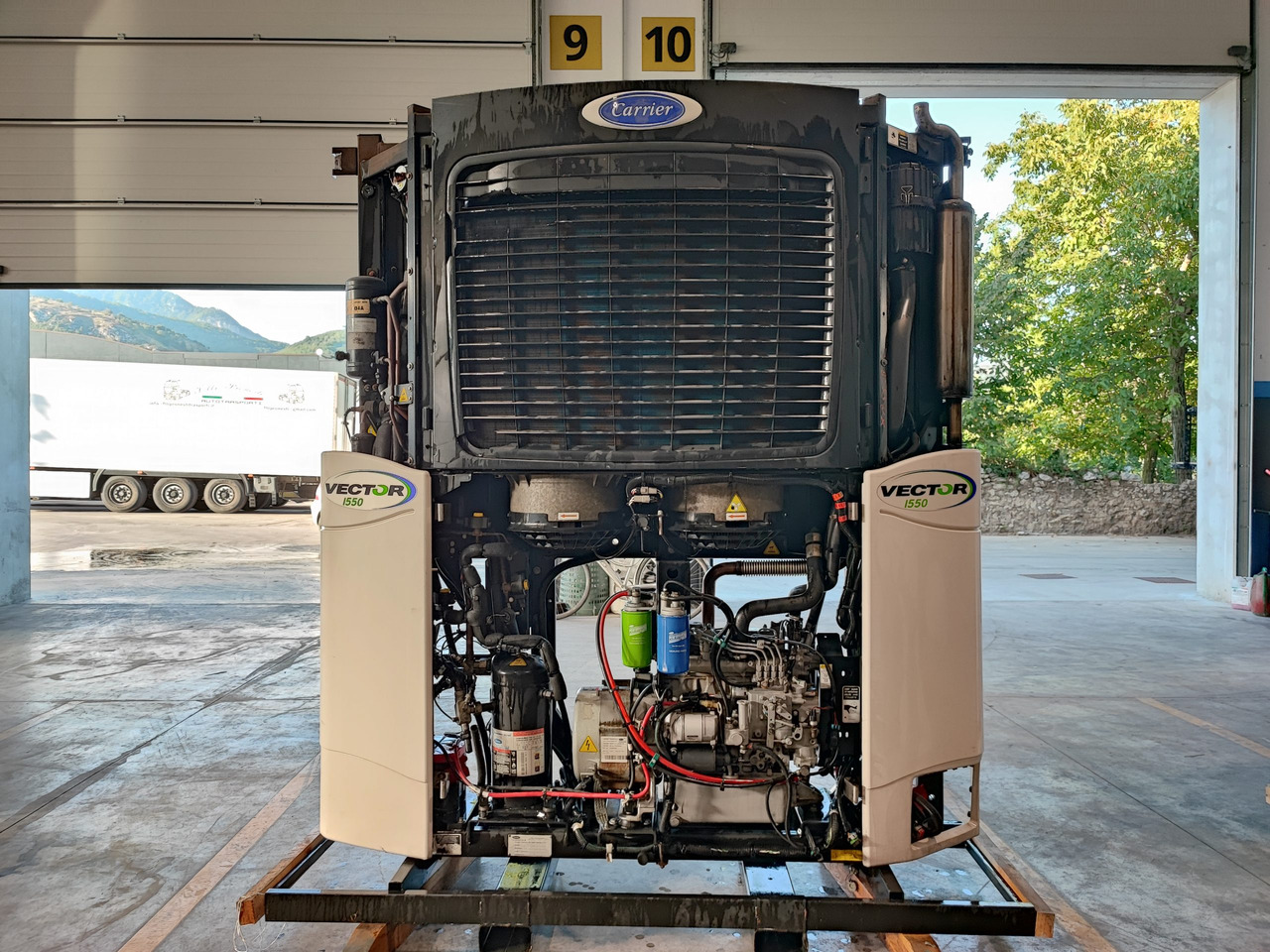 Motore Frigo Carrier Vector 1550 - Refrigerator unit: picture 1 Motore Frigo Carrier Vector 1550 - Refrigerator unit: picture 1