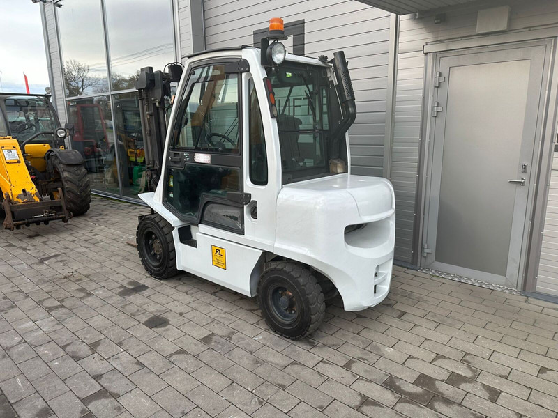 Nissan YG1D2A30Q - Diesel forklift: picture 3 Nissan YG1D2A30Q - Diesel forklift: picture 3