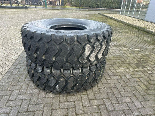 Michelin 20.5-25 Banden 2 stuks - Tire: picture 1 Michelin 20.5-25 Banden 2 stuks - Tire: picture 1