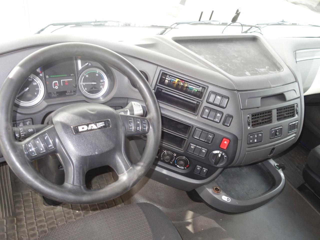 Tractor unit DAF XF 460 SC Standard: picture 13