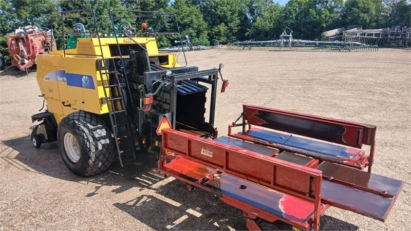 New Holland BB980 BB980 - Square baler: picture 4 New Holland BB980 BB980 - Square baler: picture 4
