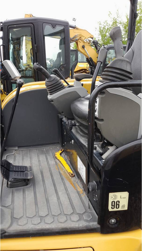 Crawler excavator CAT 305E2CR: picture 8