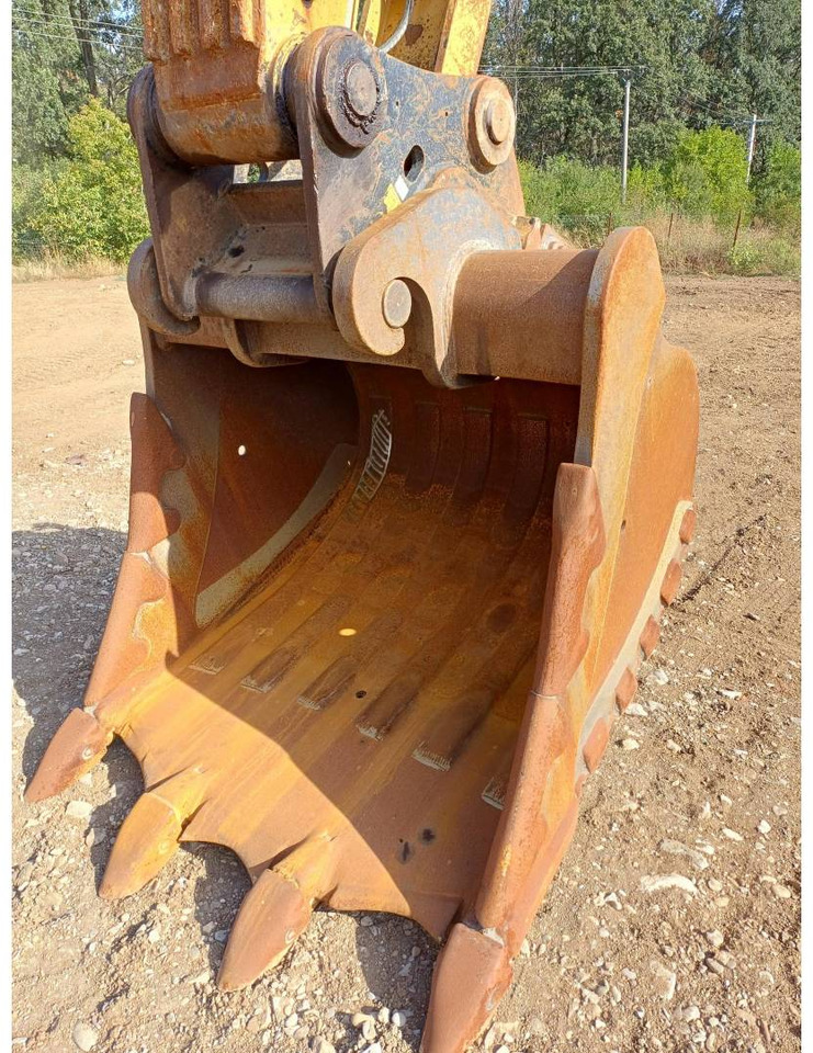 Crawler excavator CAT 326FLN: picture 8
