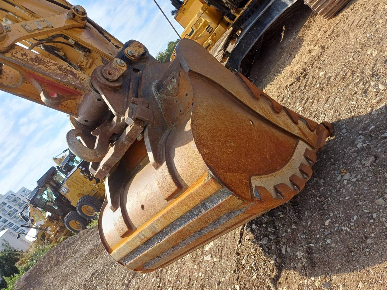 Crawler excavator CAT 326FLN: picture 10