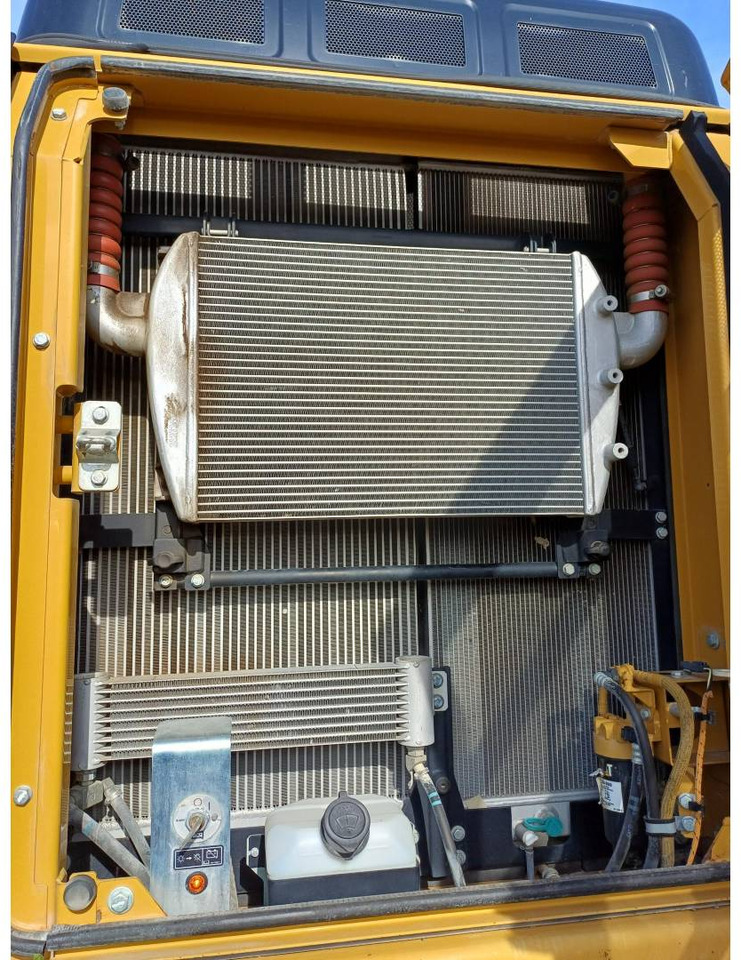 Crawler excavator CAT 326FLN: picture 13