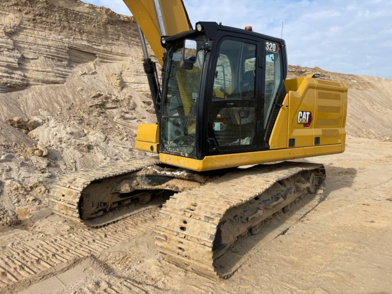 CAT 320 - Crawler excavator: picture 2 CAT 320 - Crawler excavator: picture 2