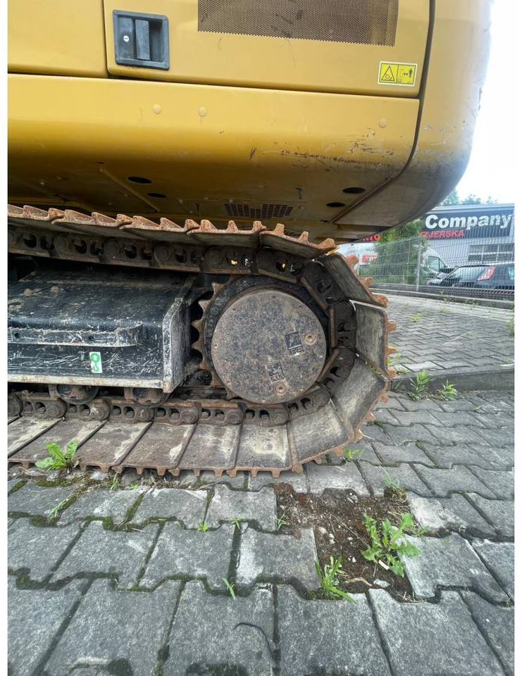 Crawler excavator CAT 320GC: picture 13