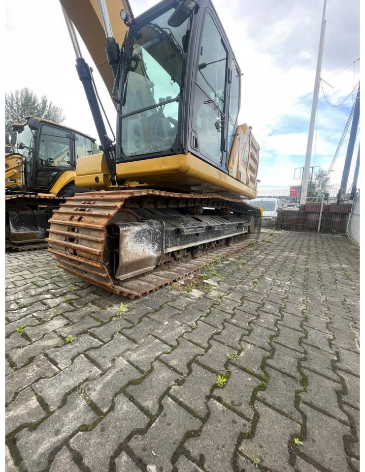 Crawler excavator CAT 320GC: picture 11