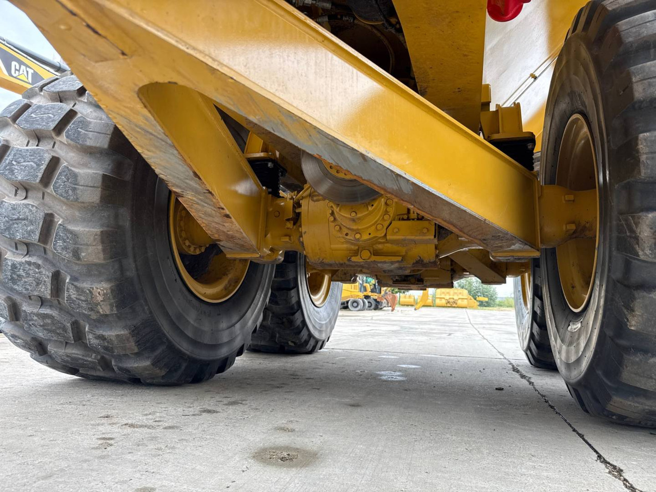 Articulated dumper CAT 730: picture 21