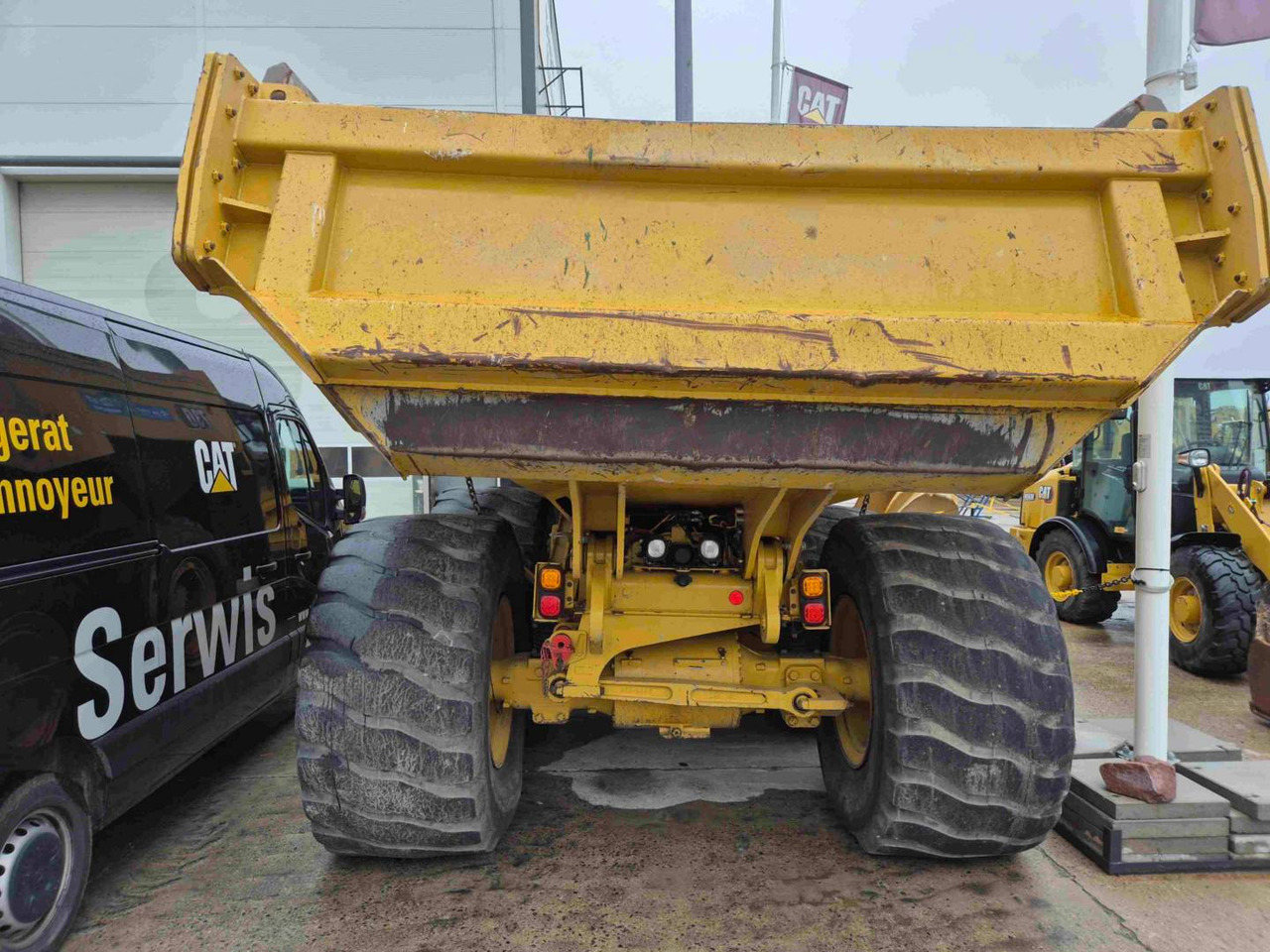 Articulated dumper CAT 730: picture 16