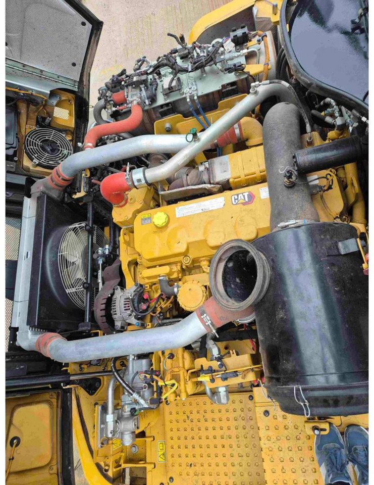 Articulated dumper CAT 730: picture 7