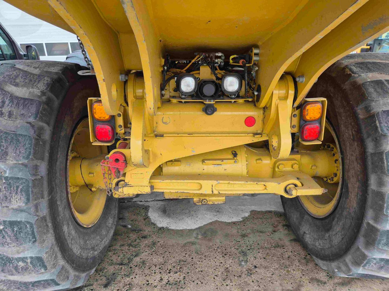 Articulated dumper CAT 730: picture 15