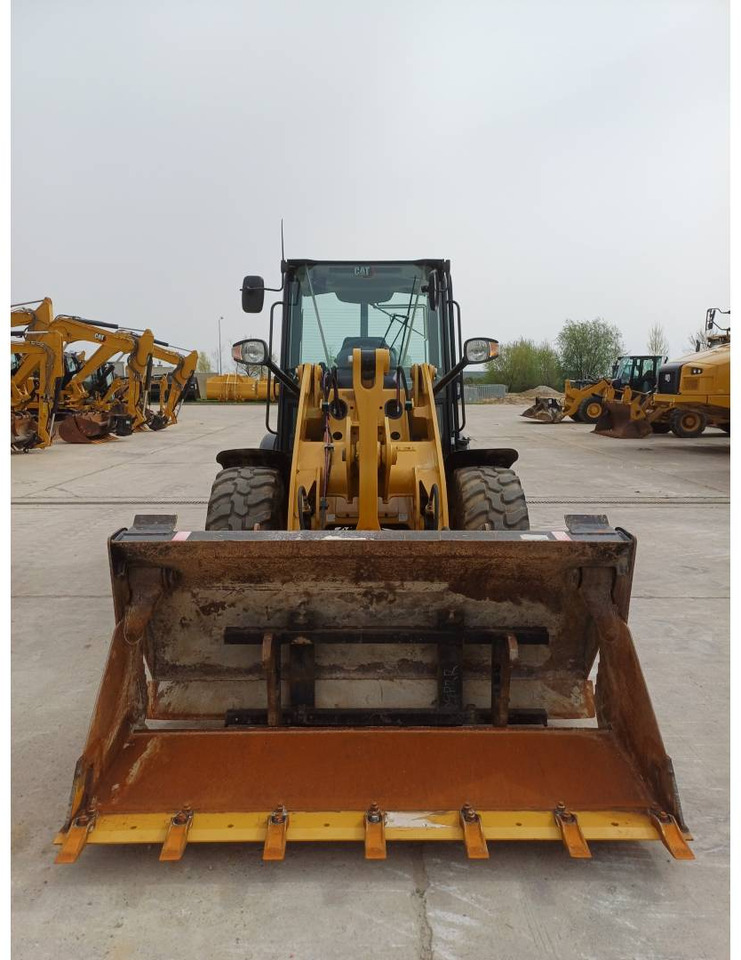 Wheel loader CAT 906M: picture 9