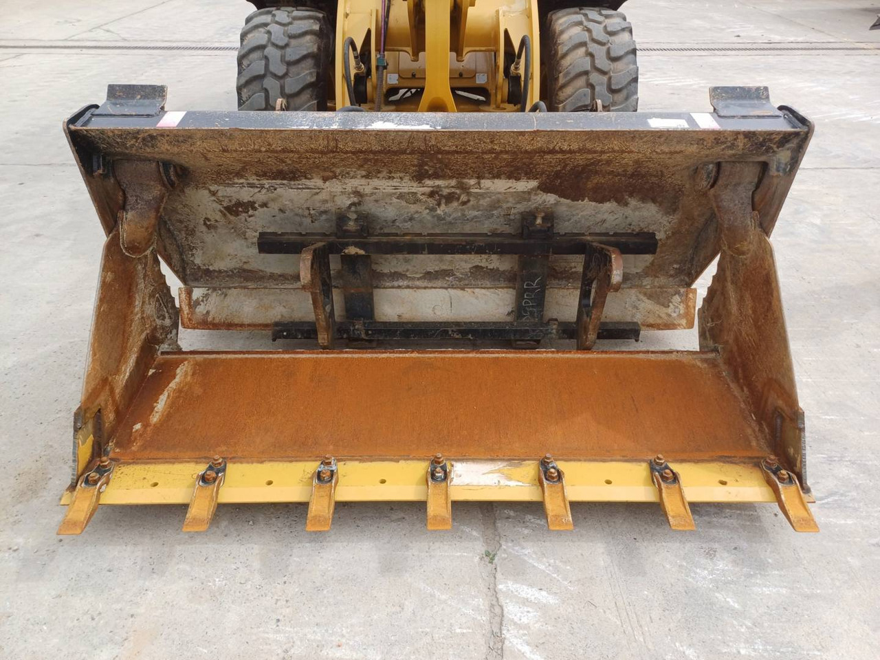 Wheel loader CAT 906M: picture 16