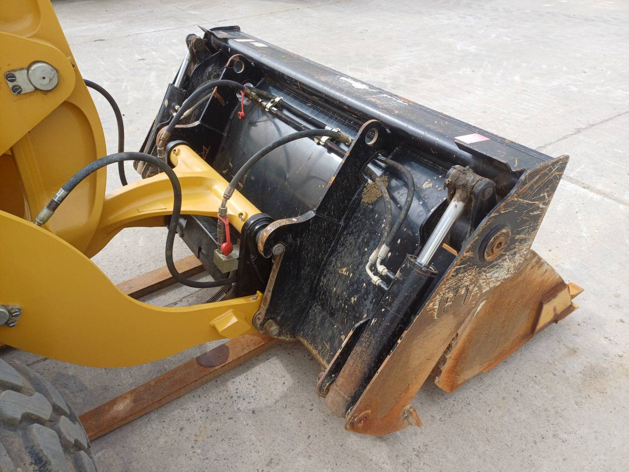 Wheel loader CAT 906M: picture 19