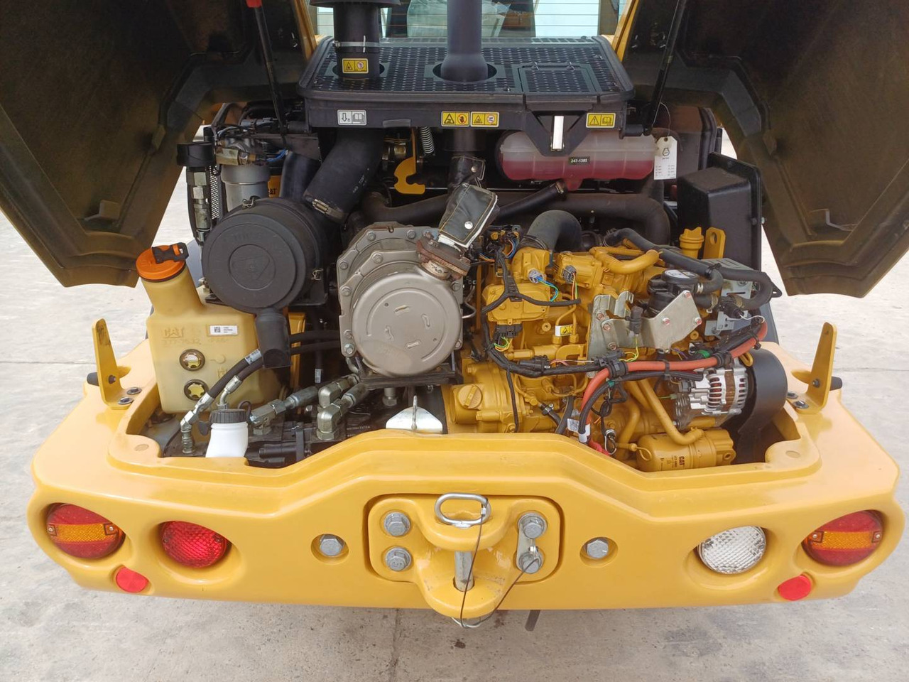 Wheel loader CAT 906M: picture 7