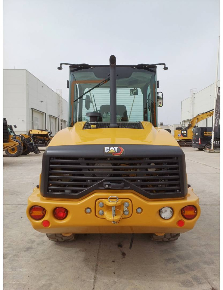 Wheel loader CAT 906M: picture 10