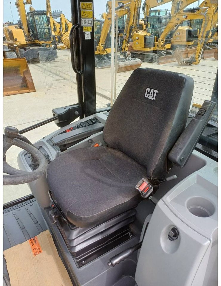Wheel loader CAT 906M: picture 26