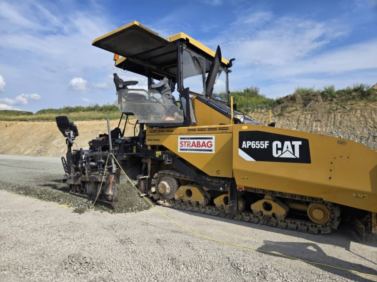 CAT AP655F - Asphalt paver: picture 1 CAT AP655F - Asphalt paver: picture 1